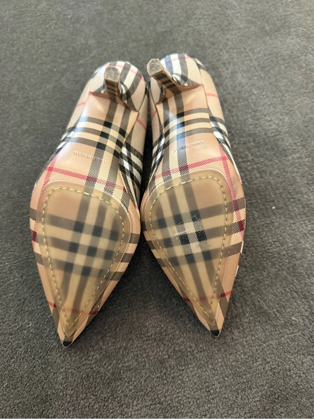 Burberry elegant pumps